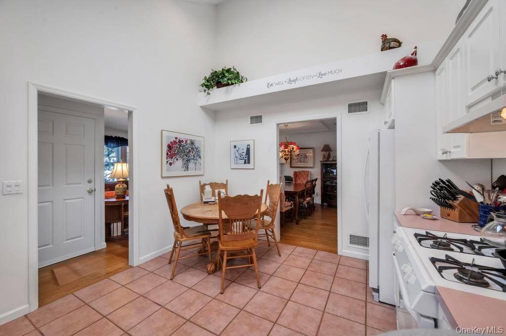 Casa com 6 Quartos à Venda em Huntington - Nova Iorque - EUA - 4