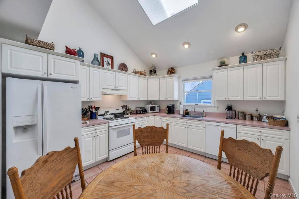 Casa com 6 Quartos à Venda em Huntington - Nova Iorque - EUA - 5