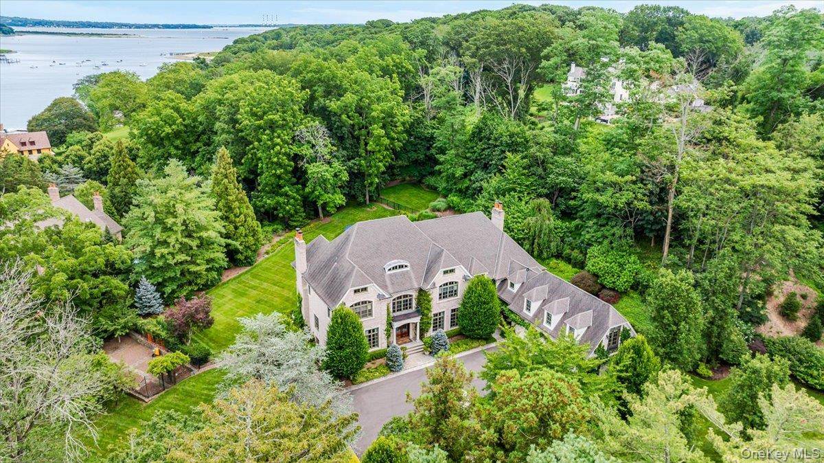 Casa de 6 Dormitorios en Venta en Lloyd Harbor - Nueva York - EE. UU. - 1