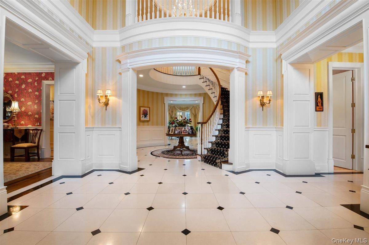 Casa de 6 Dormitorios en Venta en Mill Neck - Nueva York - EE. UU. - 2