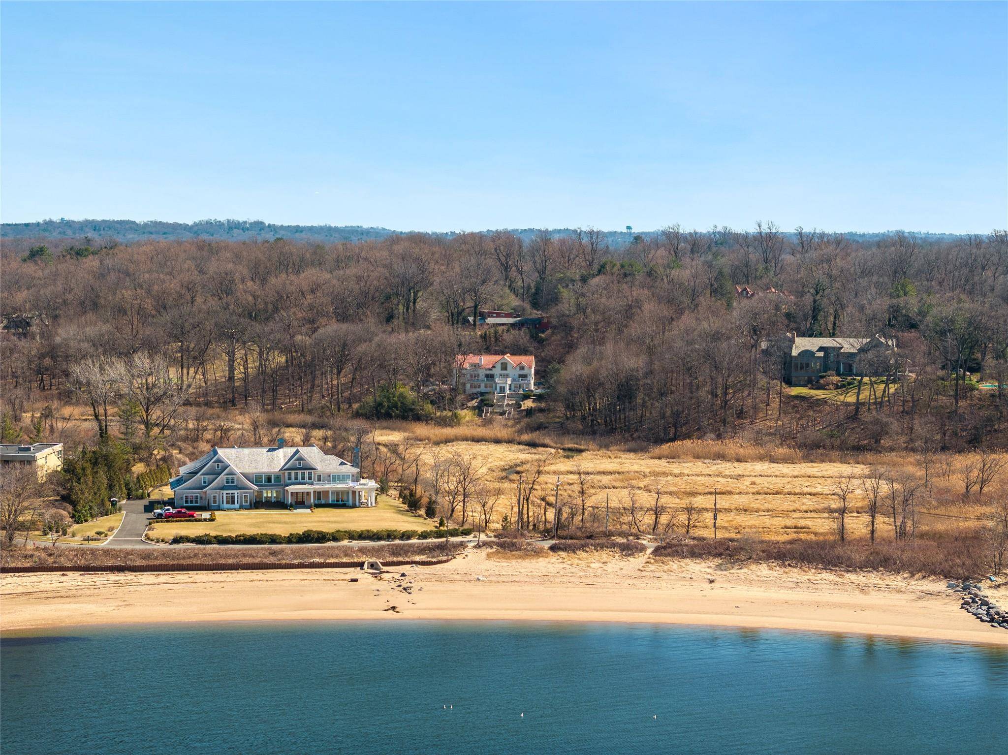 Casa de 6 Dormitorios en Venta en Sands Point, Nueva York, EE. UU. - 1