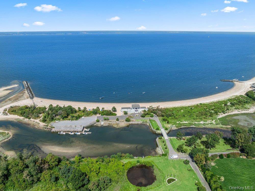 Casa com 7 Quartos à Beira-Mar à Venda em Locust Valley - Nova Iorque - EUA - 2