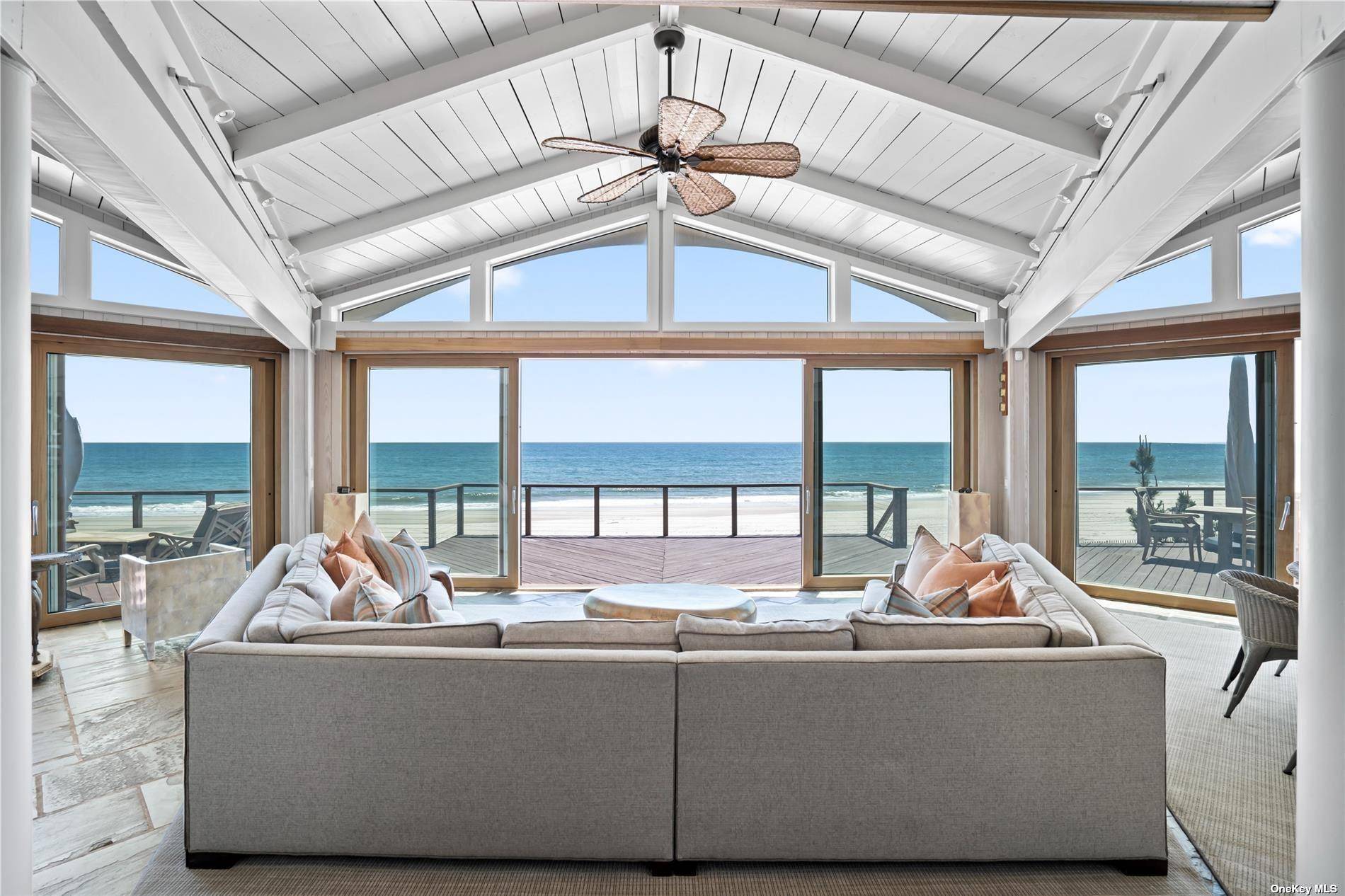 Maison de 7 chambres face à l'océan à vendre à Quogue, NY, États-Unis - 1