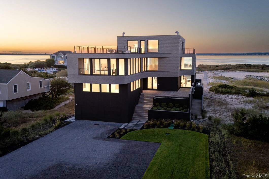 Casa com 7 Quartos à Beira-Mar à Venda em Westhampton Dunes - NY - EUA - 1