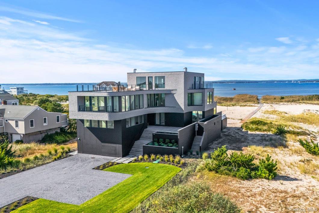 Casa com 7 Quartos à Beira-Mar à Venda em Westhampton Dunes - NY - EUA - 2