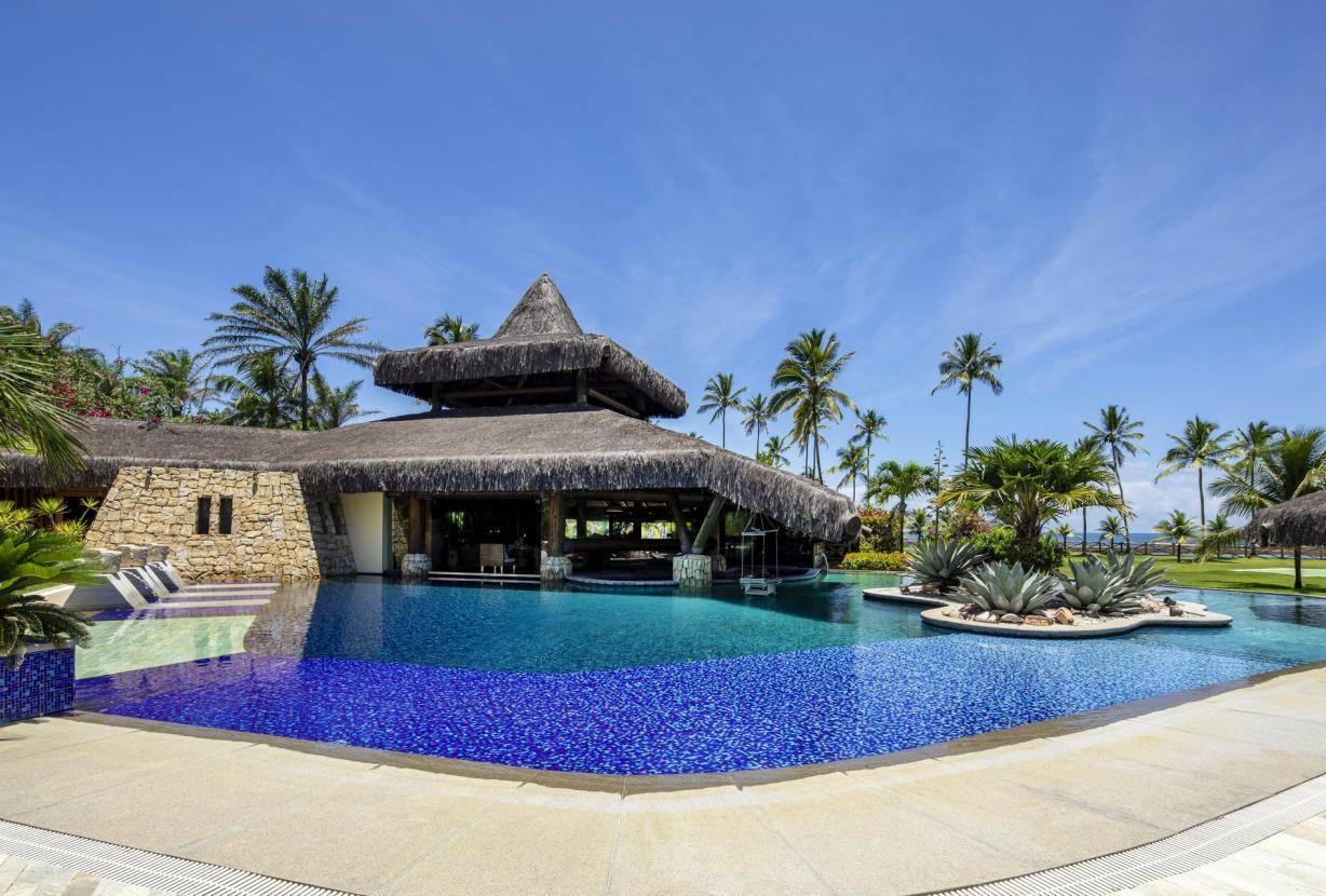 Casa com 7 Quartos à Beira-Mar à Venda em Maraú - Bahia - Brasil - 1