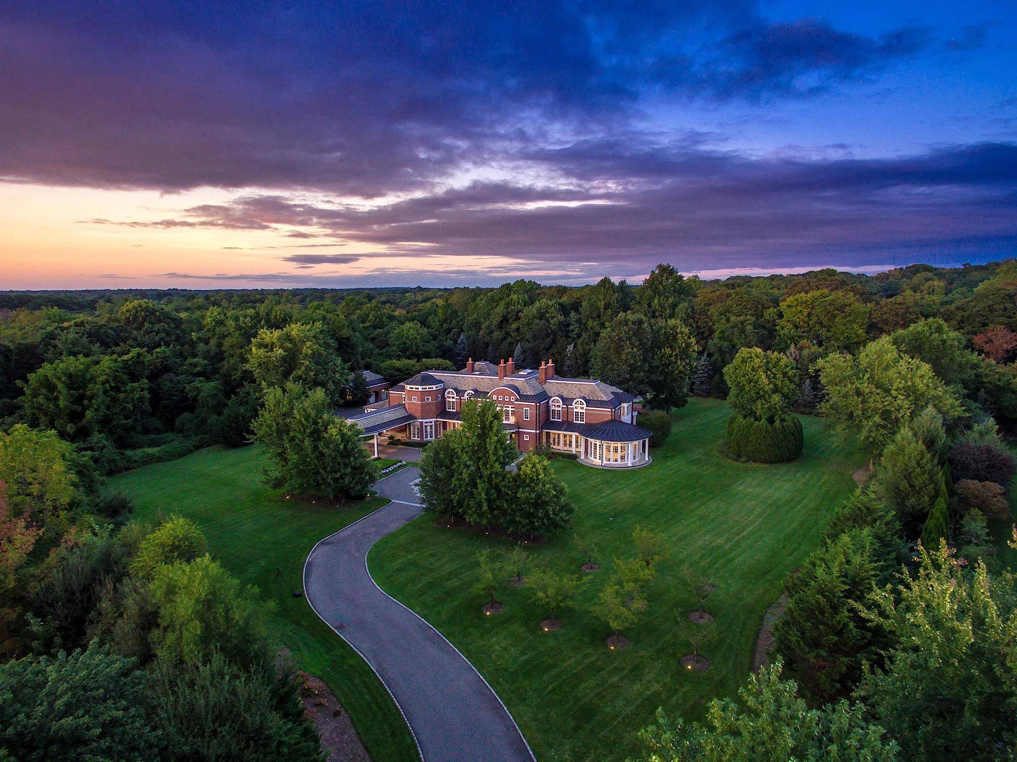 Casa de 7 Dormitorios en Venta en Brookville - NY - EE. UU. - 2