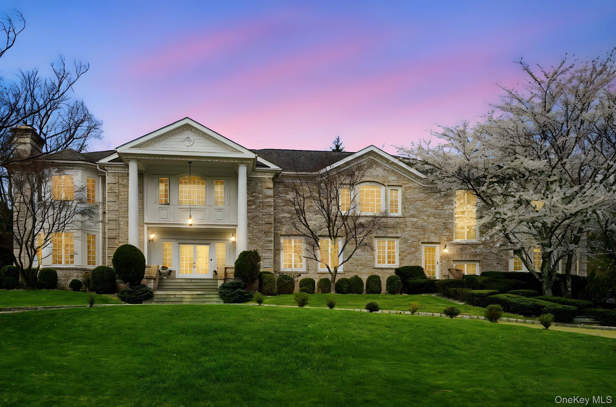 Casa de 7 Dormitorios en Venta en Larchmont - Nueva York - EE. UU. - 1