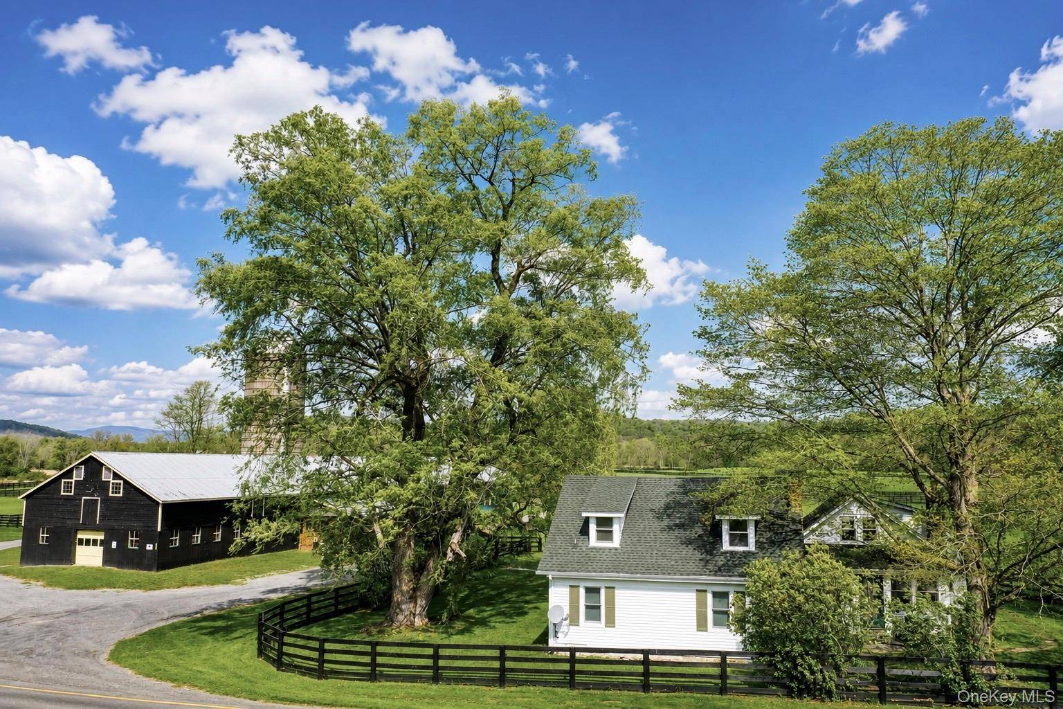 Casa com 7 Quartos à Venda em Pine Plains - Nova Iorque - EUA - 2