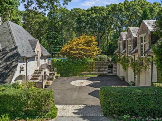 7 Bedroom Home for Sale in Upper Brookville - NY - USA - 3