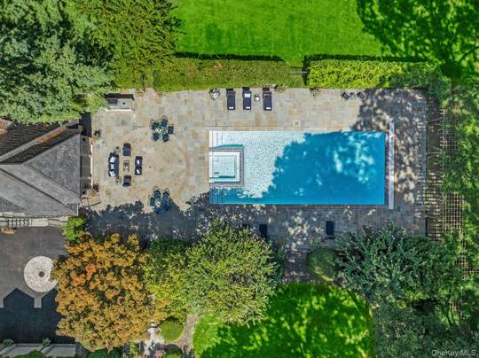 7 Bedroom Home for Sale in Upper Brookville - NY - USA - 5