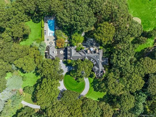 7 Bedroom Home for Sale in Upper Brookville - NY - USA - 6