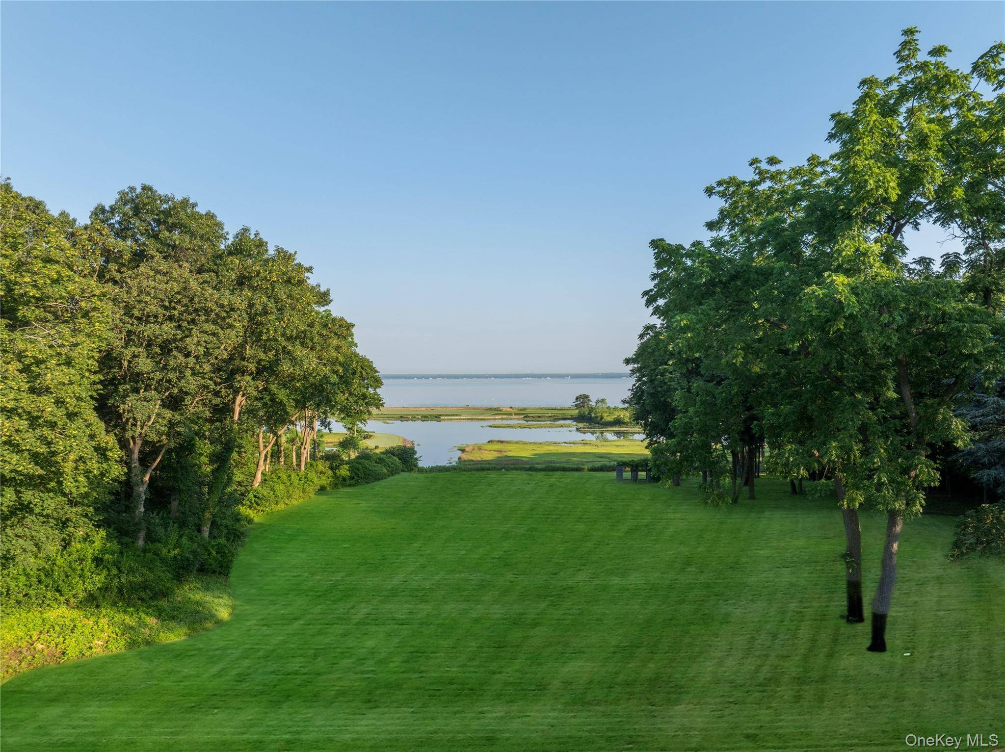 Casa com 8 Quartos à Beira-Mar à Venda em Locust Valley - NY - EUA - 2