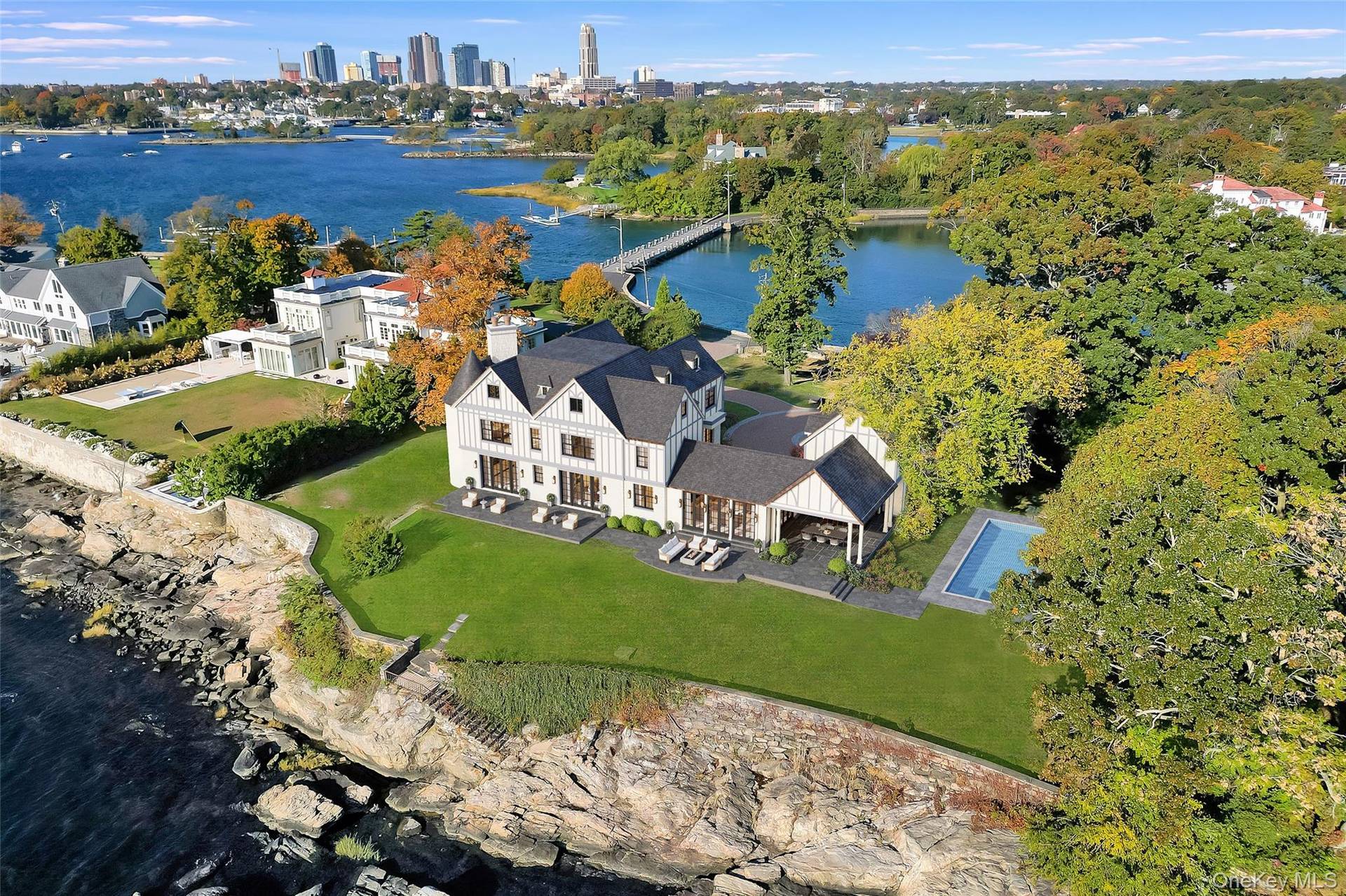 Maison de 8 Chambres au Bord de l'Eau à Vendre à Mamaroneck, NY, États-Unis - 2