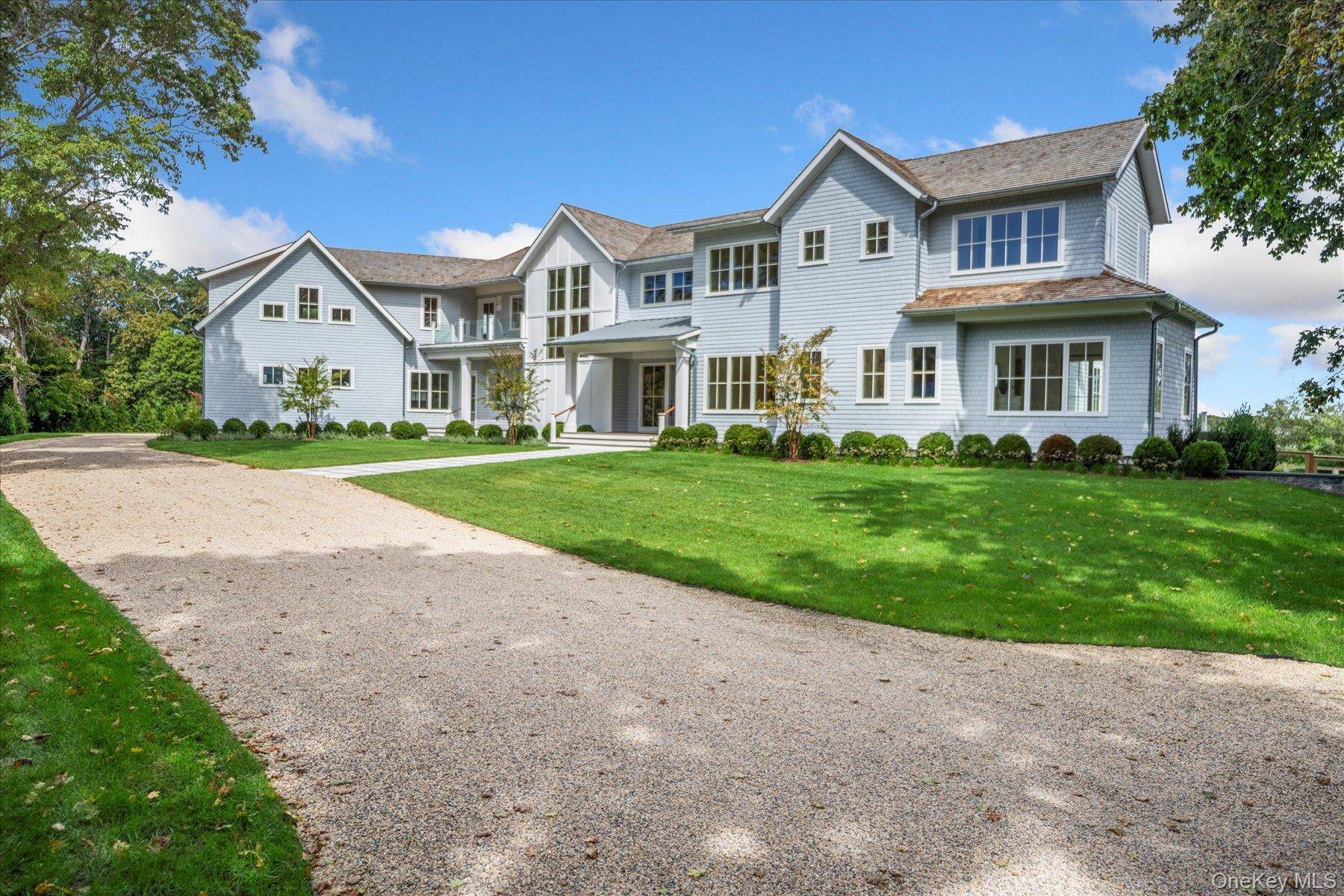 Casa de 8 Dormitorios Frente al Mar en Venta en Quiogue, NY, EE. UU. - 2