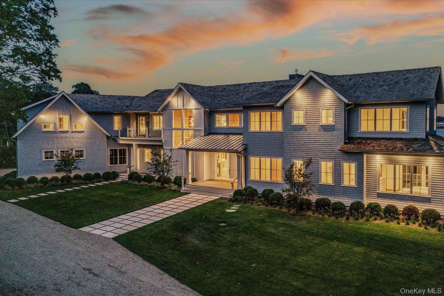 Casa de 8 Dormitorios Frente al Mar en Venta en Quiogue, NY, EE. UU. - 3