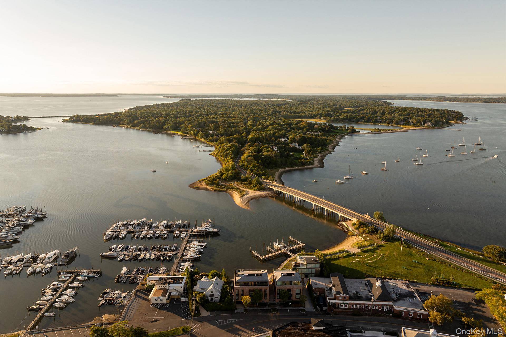 Casa com 8 Quartos à Beira-Mar à Venda em Sag Harbor - Nova Iorque - EUA - 2