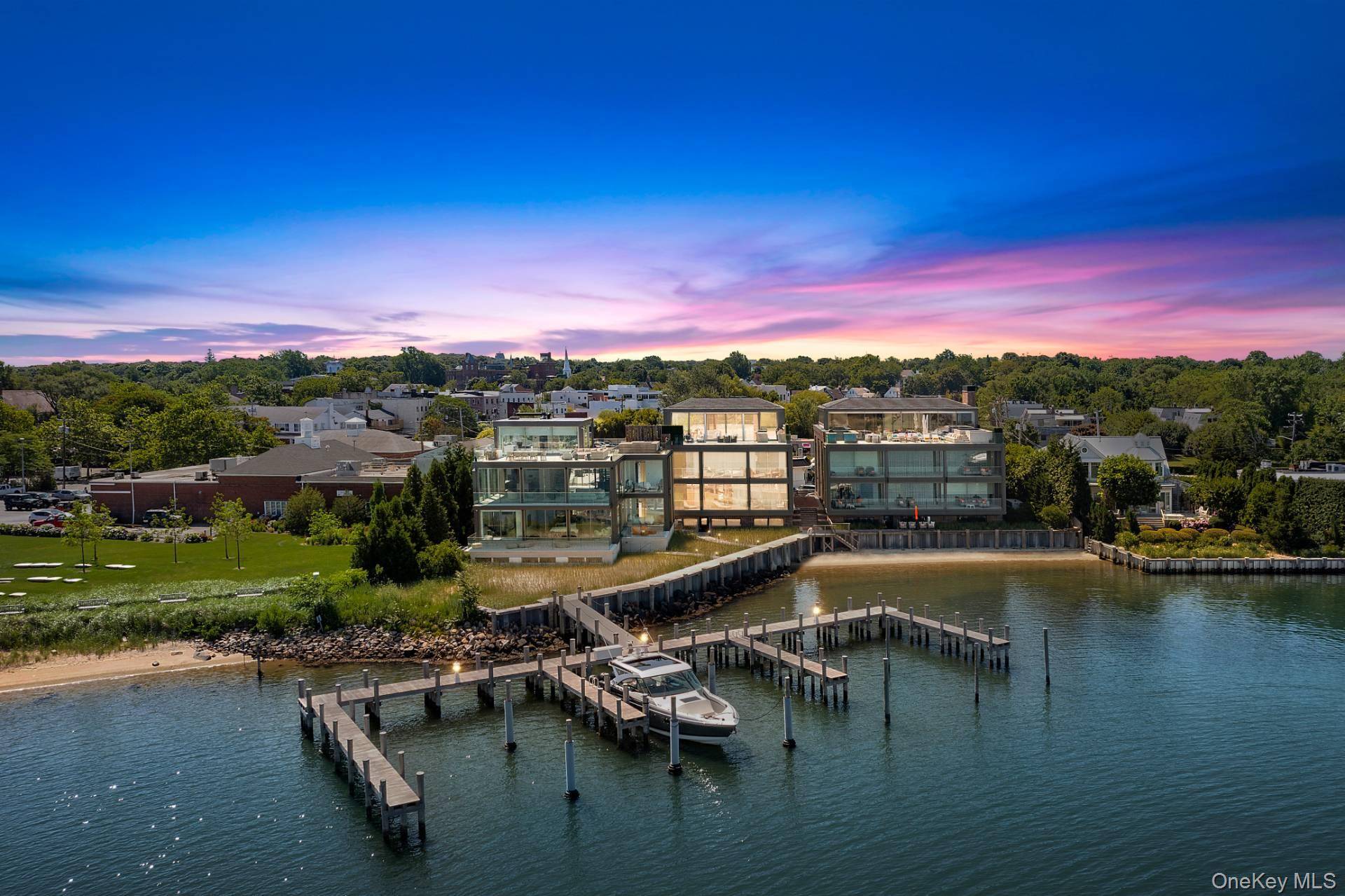 Casa com 8 Quartos à Beira-Mar à Venda em Sag Harbor - Nova Iorque - EUA - 1