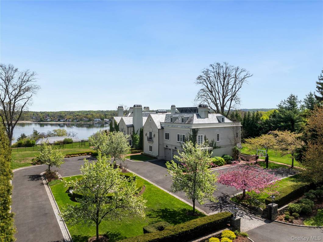 Casa com 8 Quartos à Venda em Great Neck - NY - EUA - 1