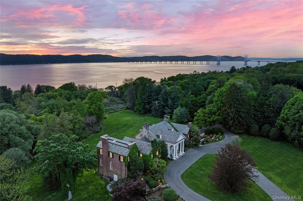 Casa com 8 Quartos à Venda em Irvington - NY - EUA - 2