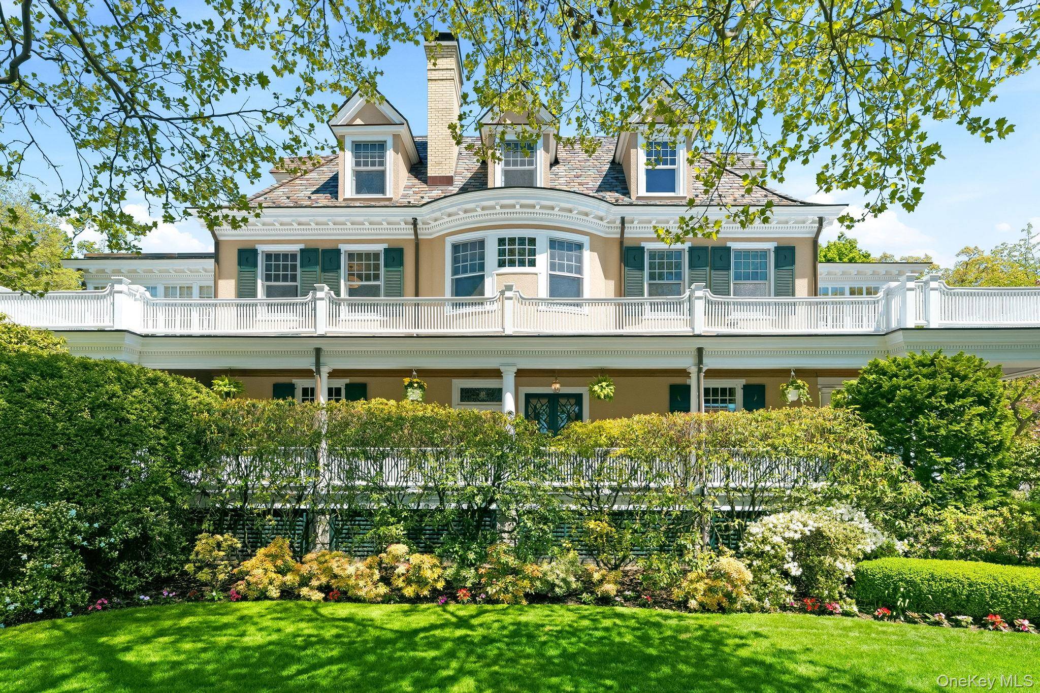 Casa com 8 Quartos à Venda em Larchmont - Nova Iorque - EUA - 1
