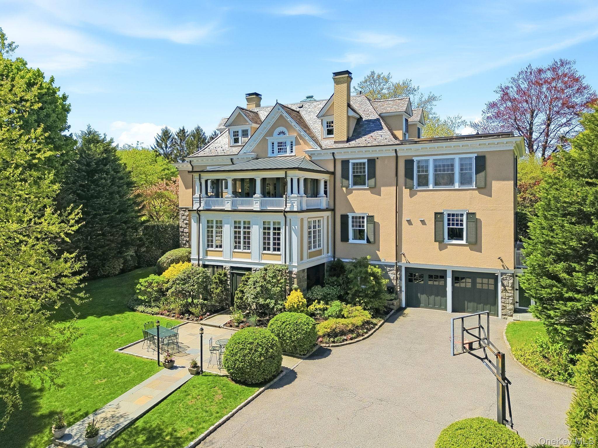 Casa com 8 Quartos à Venda em Larchmont - Nova Iorque - EUA - 2