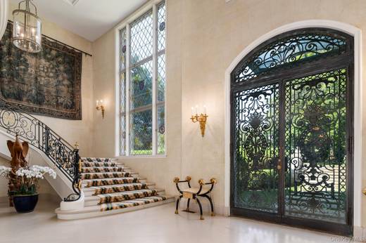 8-Bedroom House for Sale in Stamford - CT - USA - 3