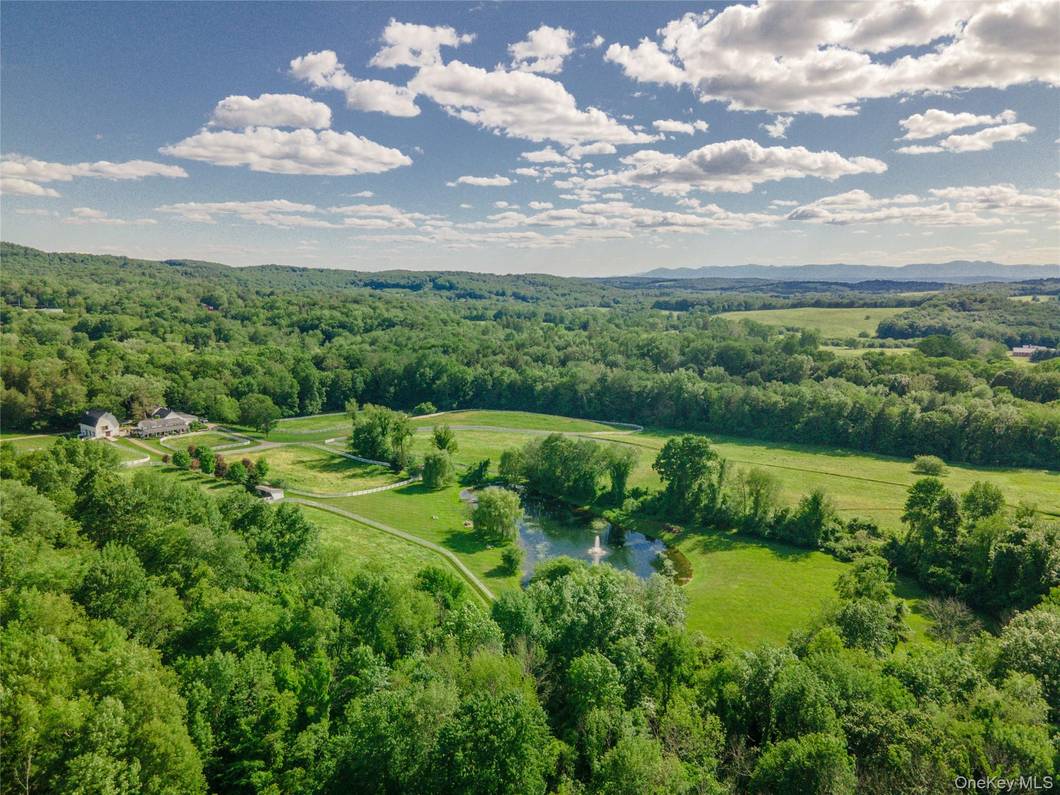 Casa com 8 Quartos à Venda em White Bridge Rd Chatham - NY - EUA - 1