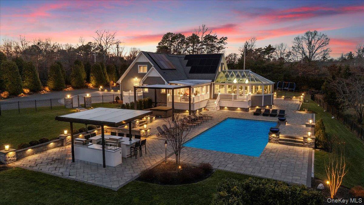 Casa de 9 Dormitorios Frente al Mar en Venta en Hampton Bays - Nueva York - EE. UU. - 2