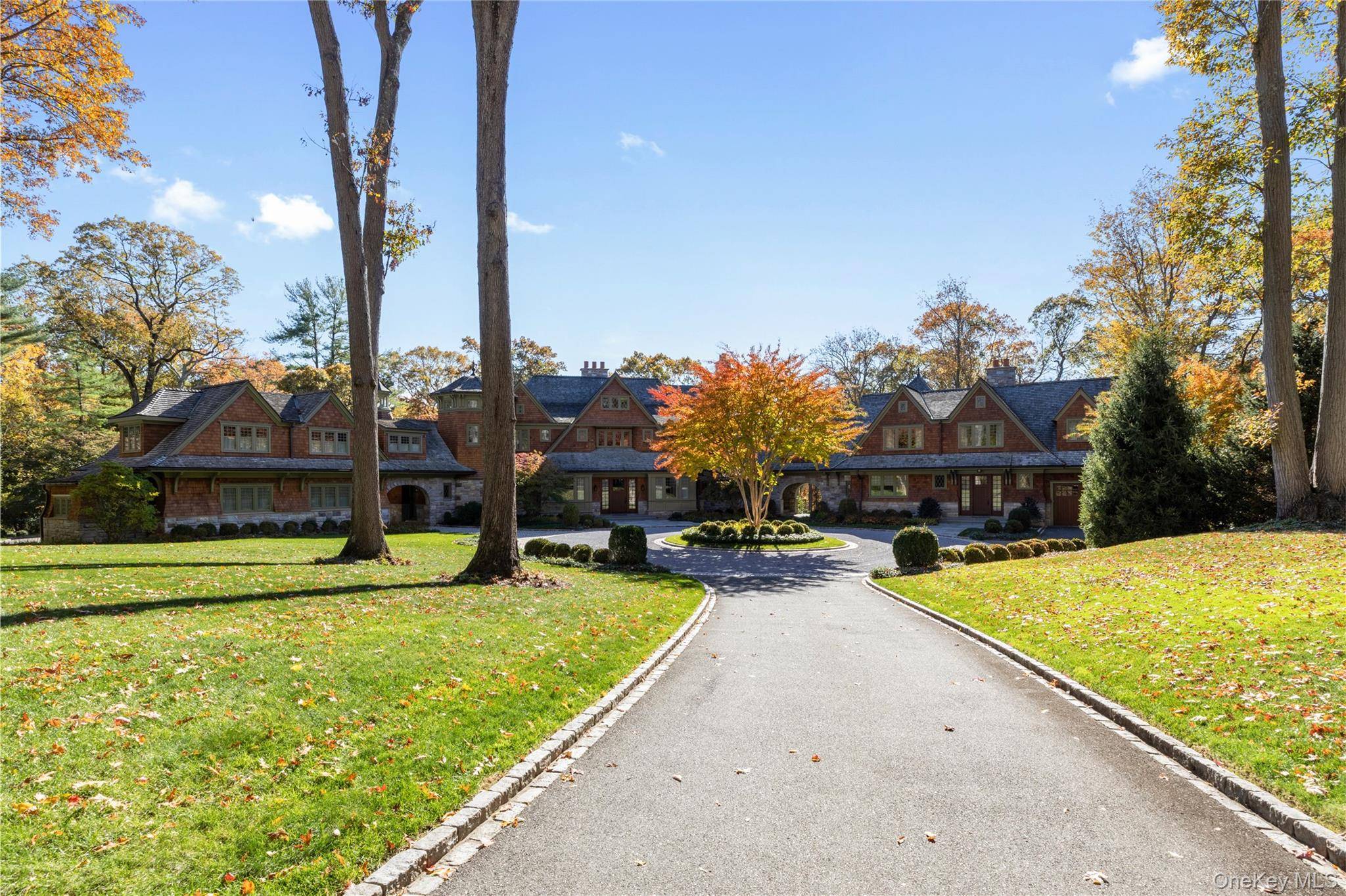 9 Bedroom House for Sale in Mill Neck - NY - USA - 2