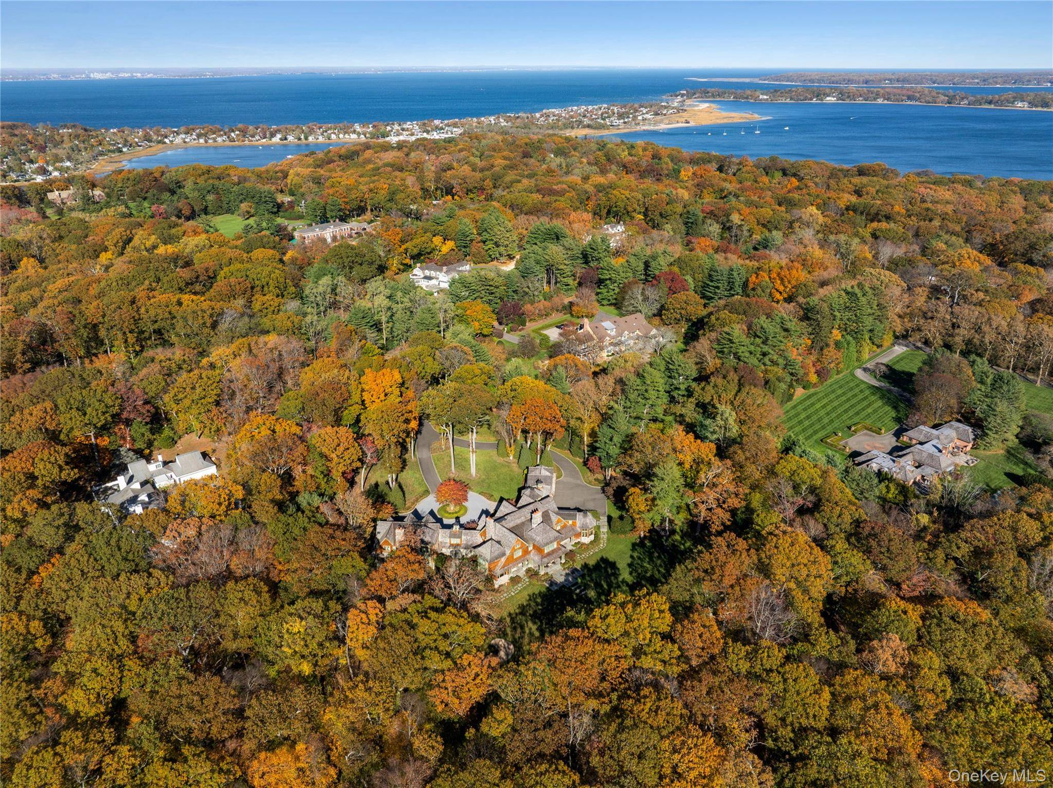 9 Bedroom House for Sale in Mill Neck - NY - USA - 6