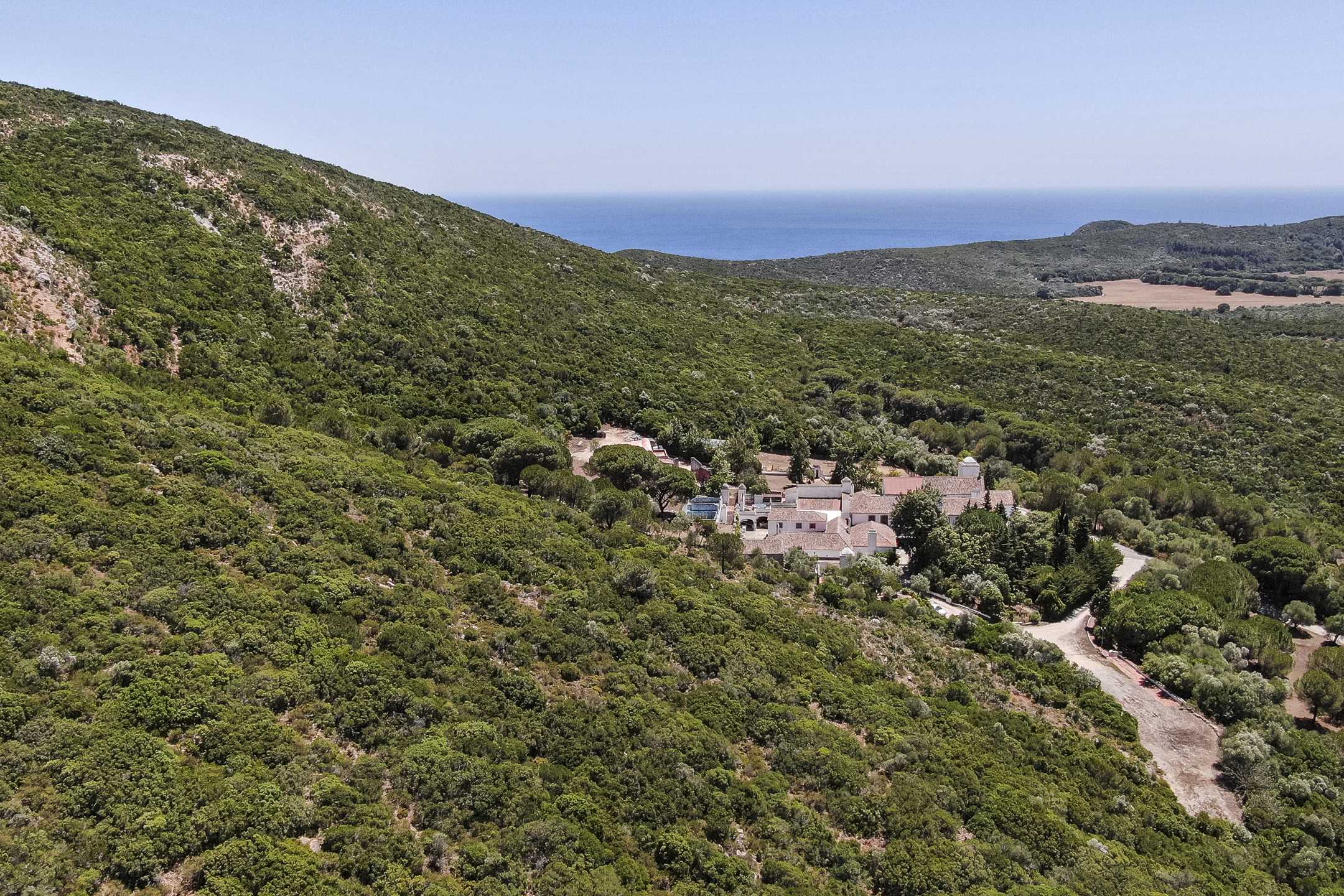 Casa com 9 Quartos à Venda em Setúbal - Portugal - 4