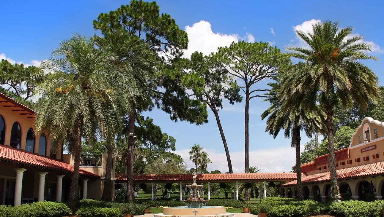 3 Bedroom Home for Sale in Howey-in-the-Hills, FL - 2