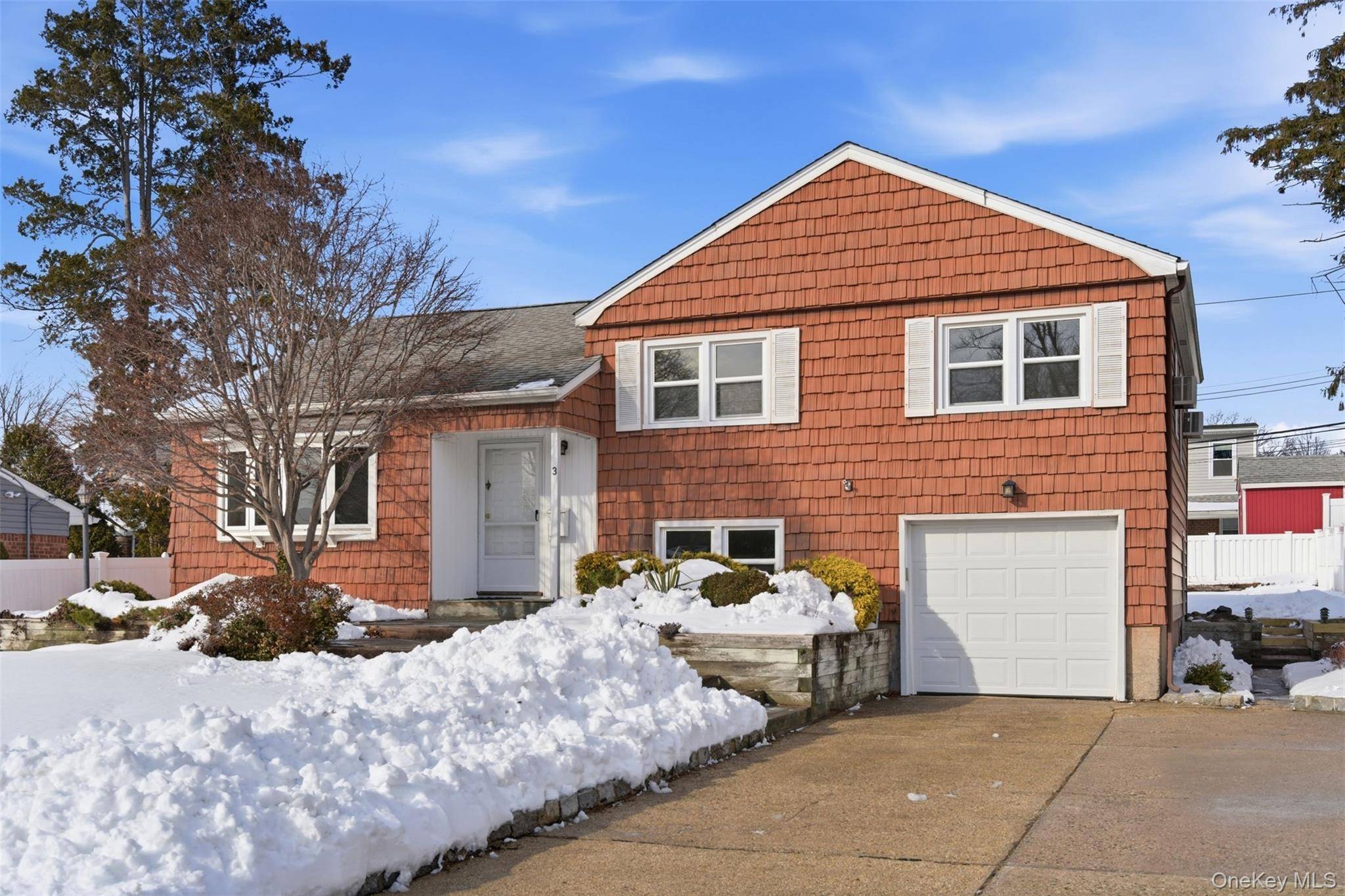 3 Bedroom Home for Sale in Plainview, NY - 2