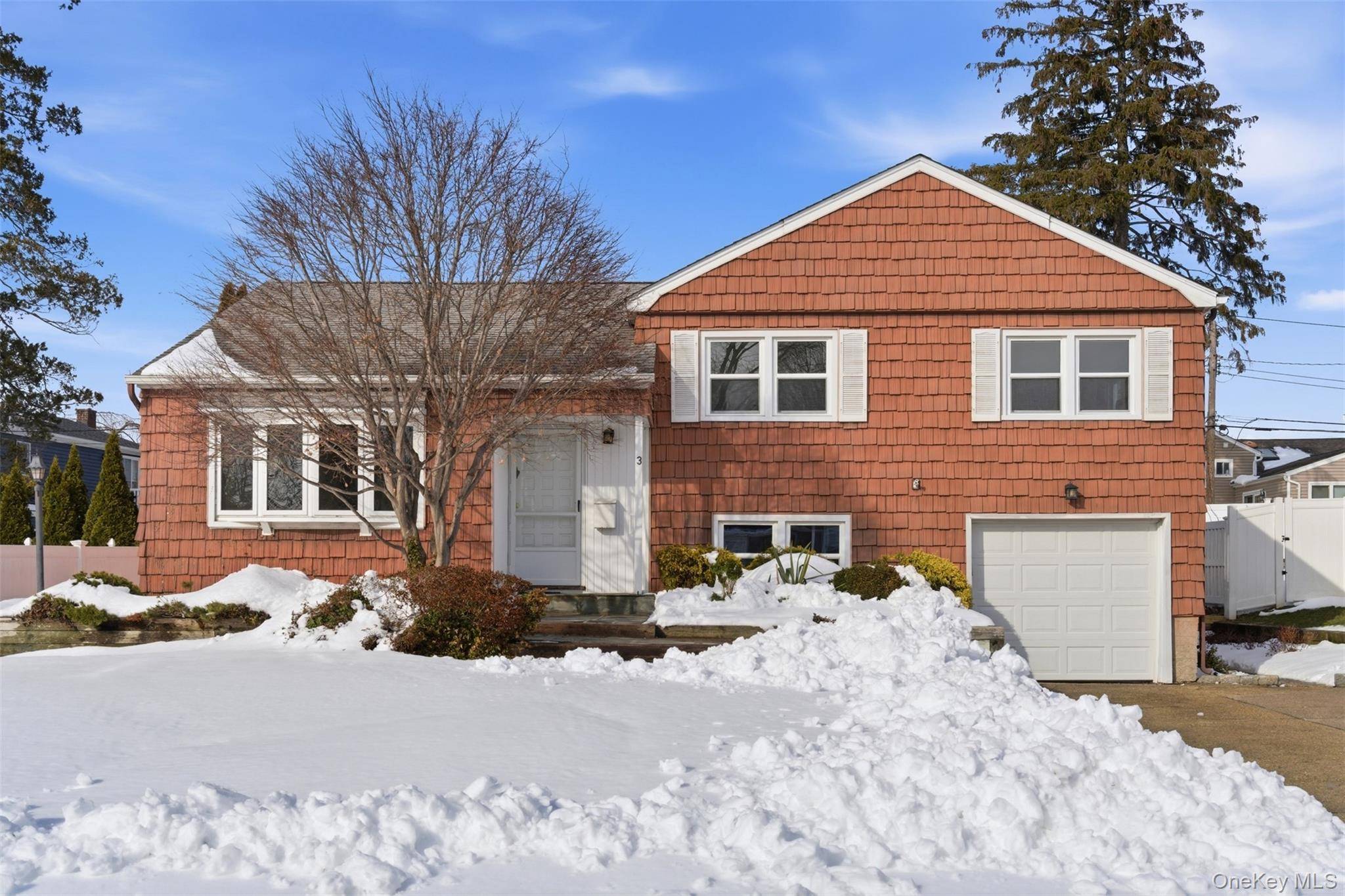 3 Bedroom Home for Sale in Plainview, NY - 3