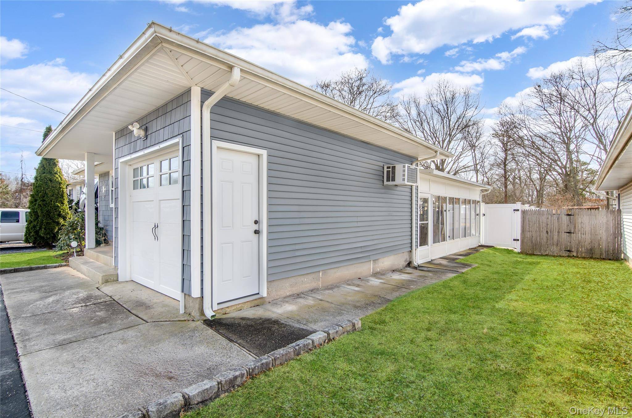 Casa de 4 Dormitorios en Venta en Mastic – 58 Pentmoor DR - 3