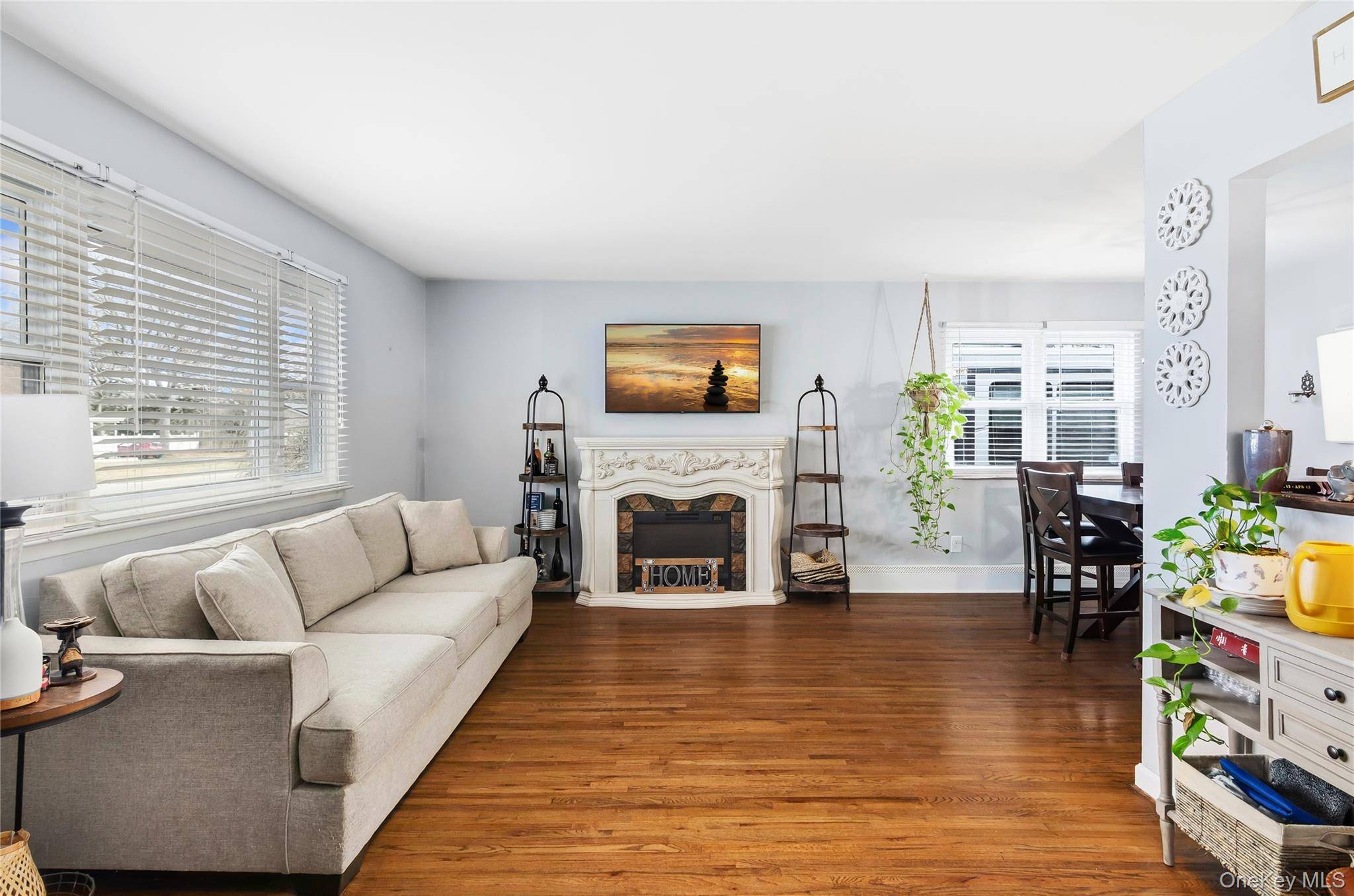 Casa de 4 Dormitorios en Venta en Mastic – 58 Pentmoor DR - 5