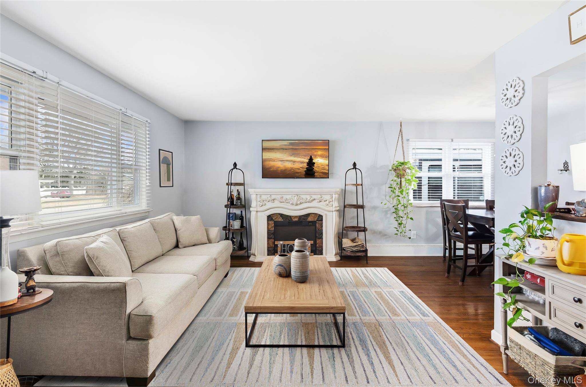 Casa de 4 Dormitorios en Venta en Mastic – 58 Pentmoor DR - 6