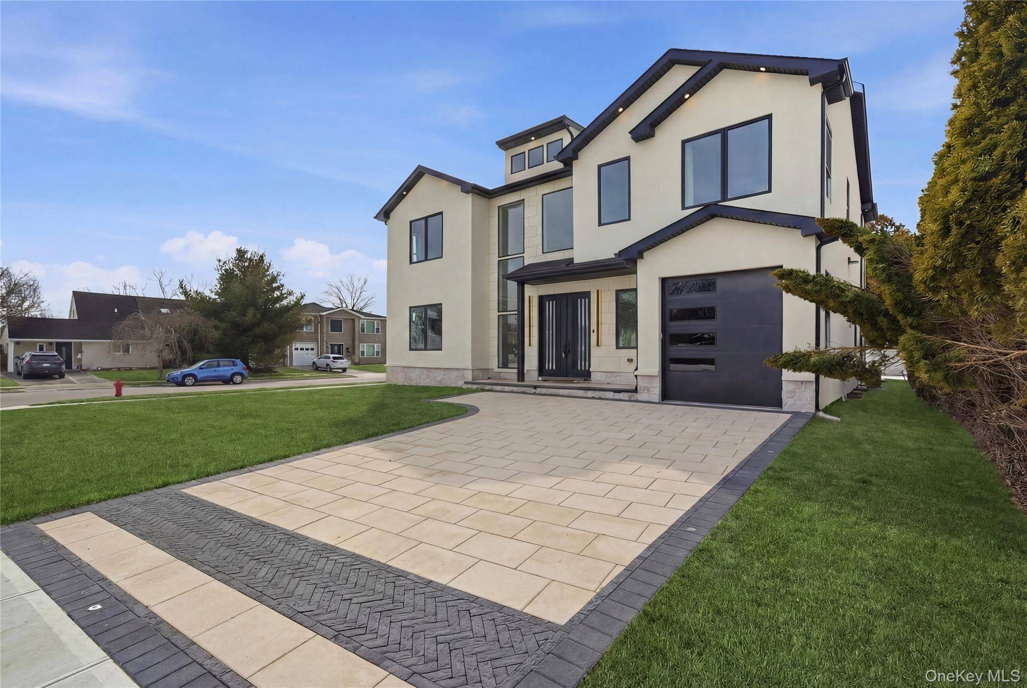 5 Bedroom Home for Sale in Hicksville, NY – 19 Arrow LN - 2