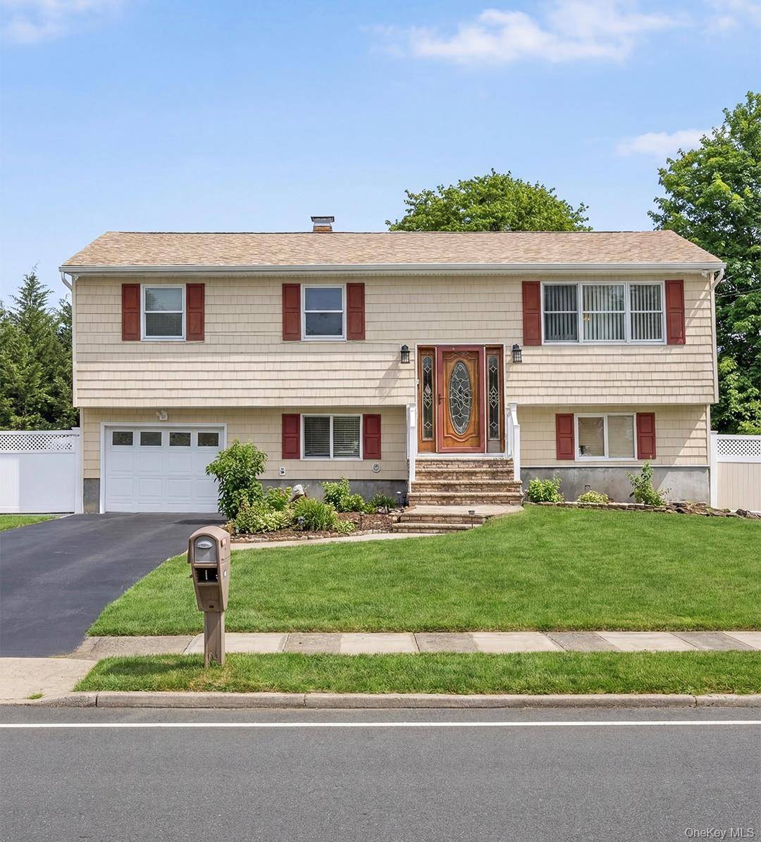 5 Bedroom Home for Sale in Holbrook, NY – Church ST - 1