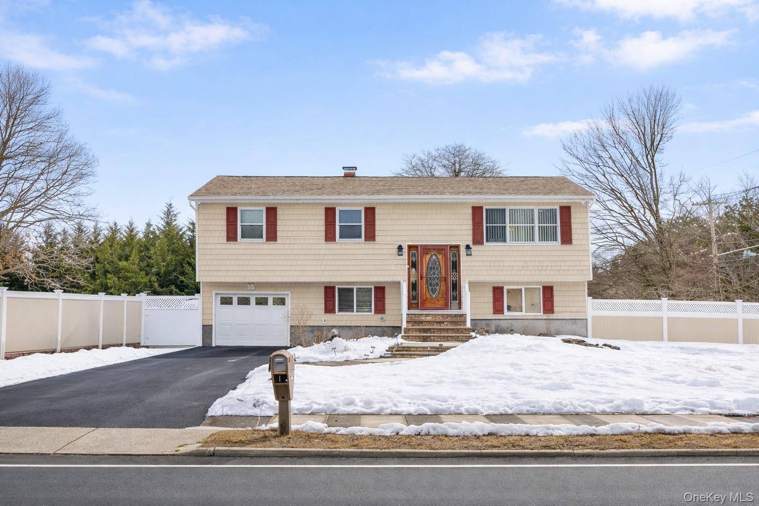 5 Bedroom Home for Sale in Holbrook, NY – Church ST - 3