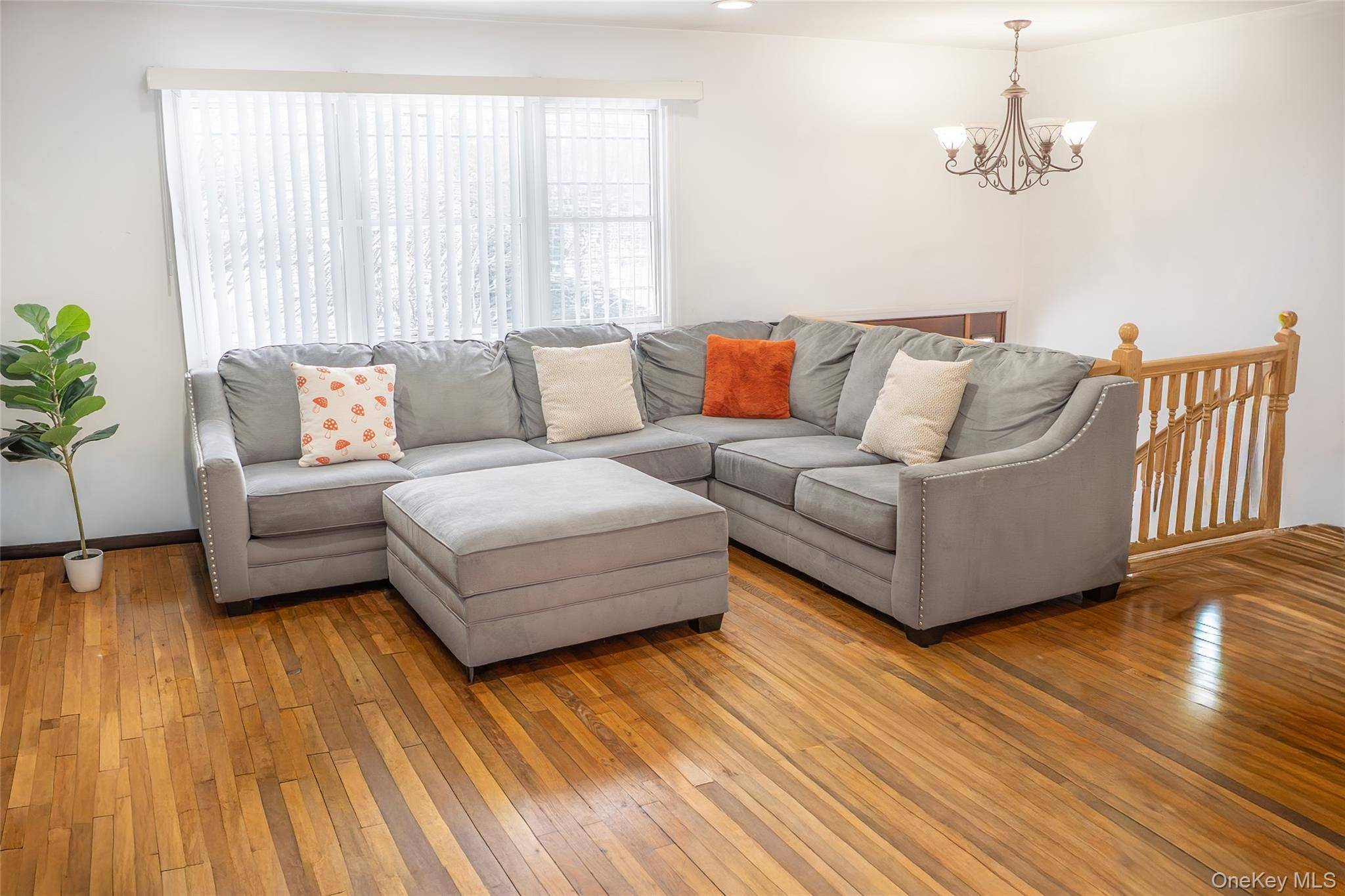 5 Bedroom Home for Sale in Holbrook, NY – Church ST - 5