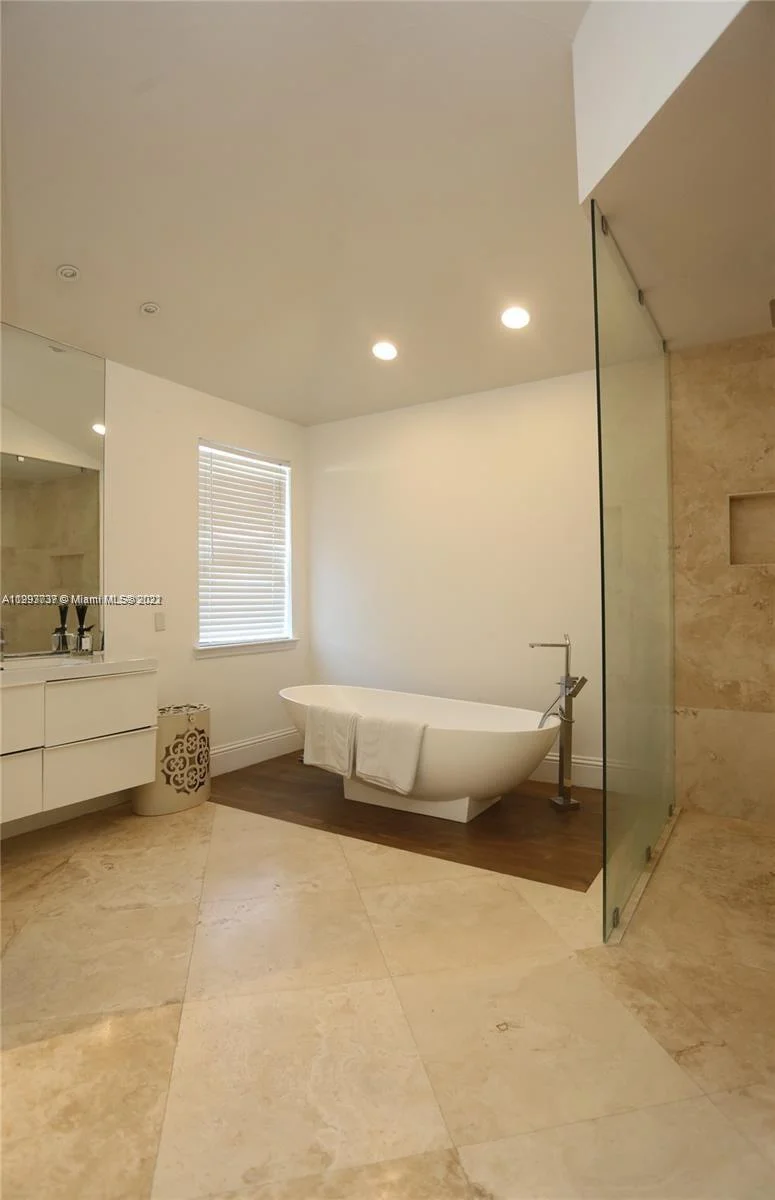 5 Bedroom Home for Sale at 19959 NE 36th Pl – Miami – Florida – FL - 6