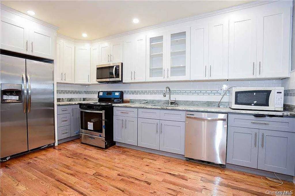 7 Bedroom Home for Sale in Brooklyn – NY - 2