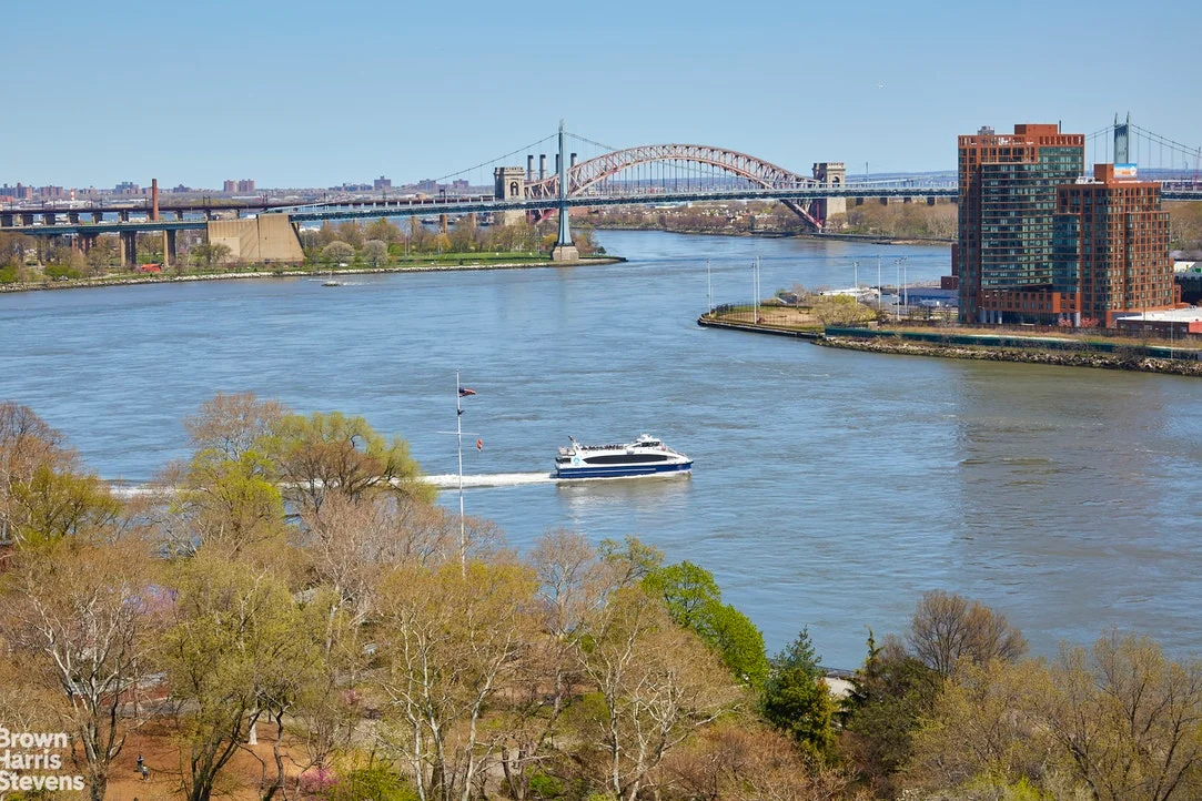 8 Bedroom Home for Sale at 120 East End Avenue – Manhattan – New York – NY - 2