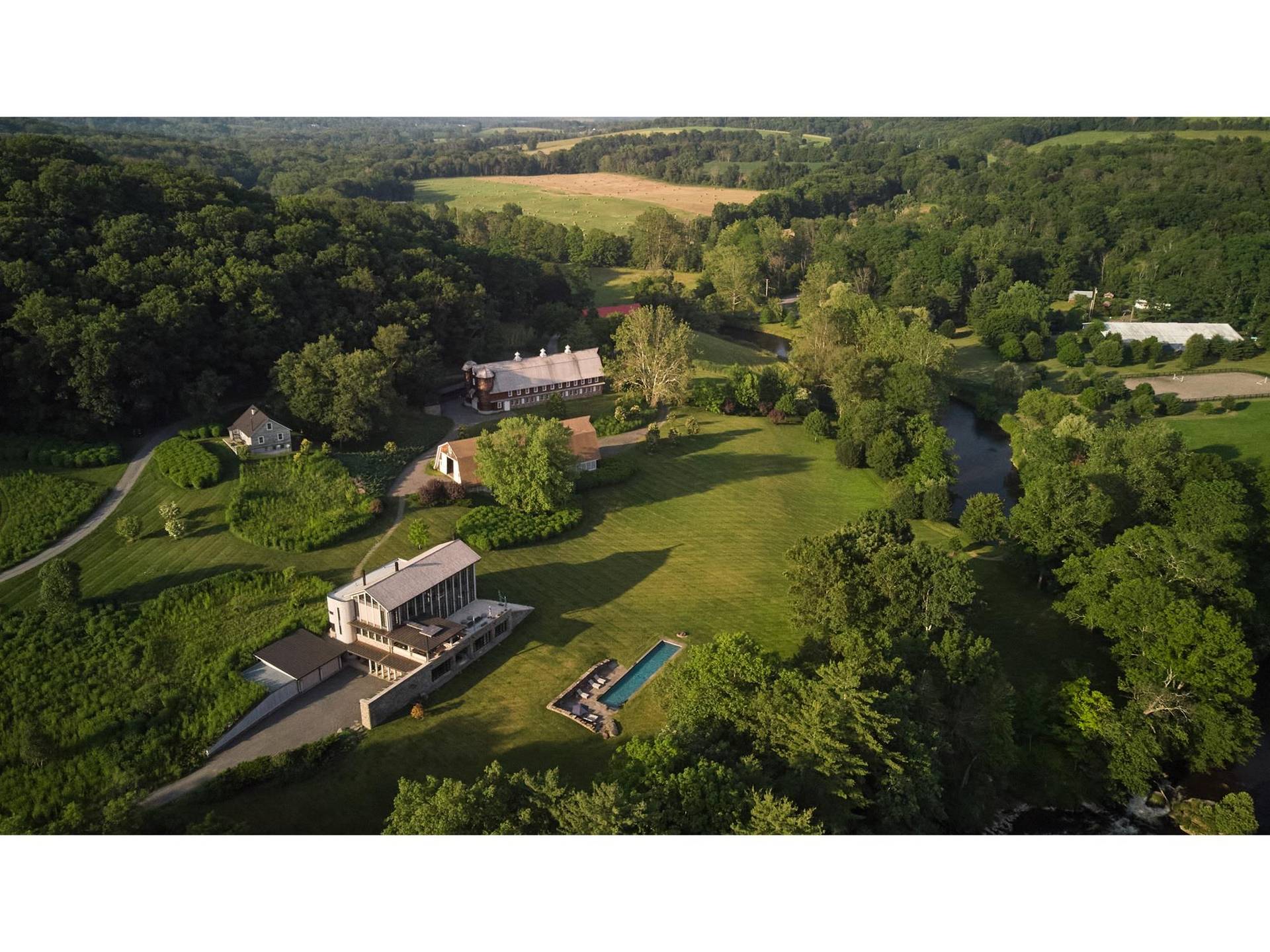 11-Bedroom Home for Sale in Pine Plains, NY, USA - 2