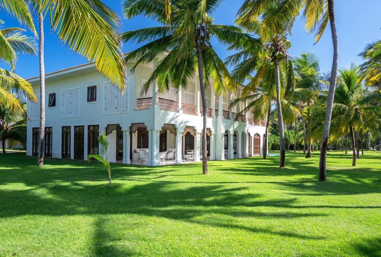 Casa com 5 Quartos à Beira-Mar à Venda em Praia Do Forte - BA - Brasil - 6