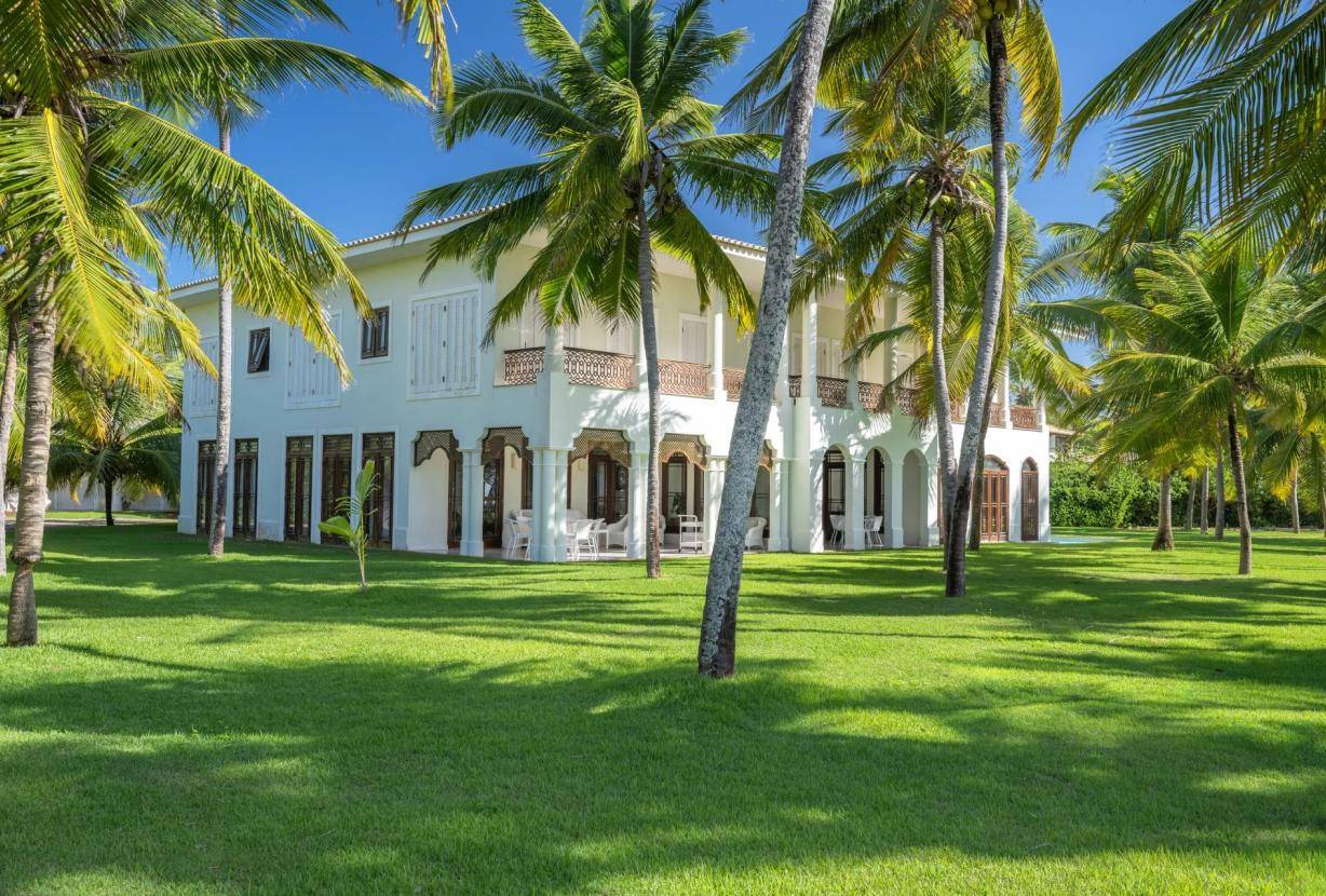 Casa com 5 Quartos à Beira-Mar à Venda em Praia Do Forte - BA - Brasil - 7