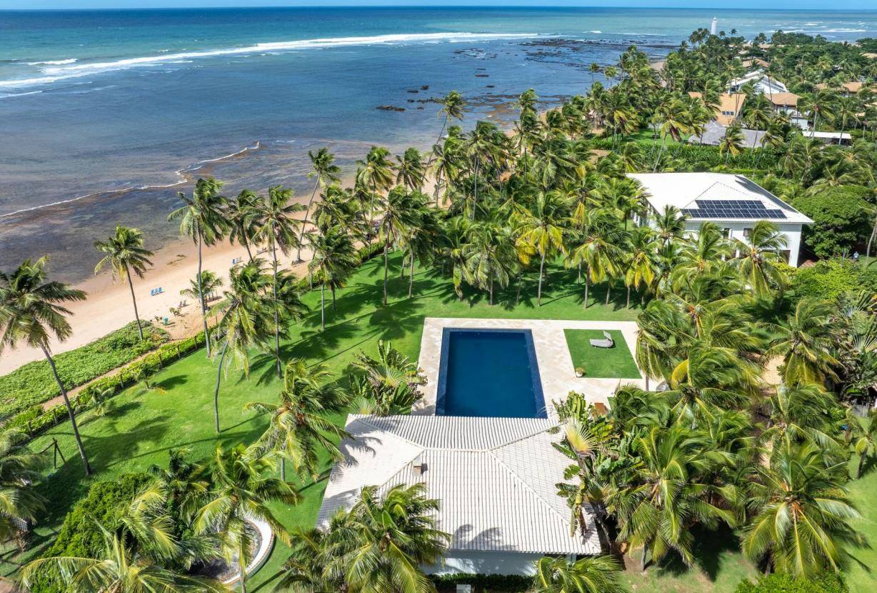 Casa com 5 Quartos à Beira-Mar à Venda em Praia Do Forte - BA - Brasil - 2