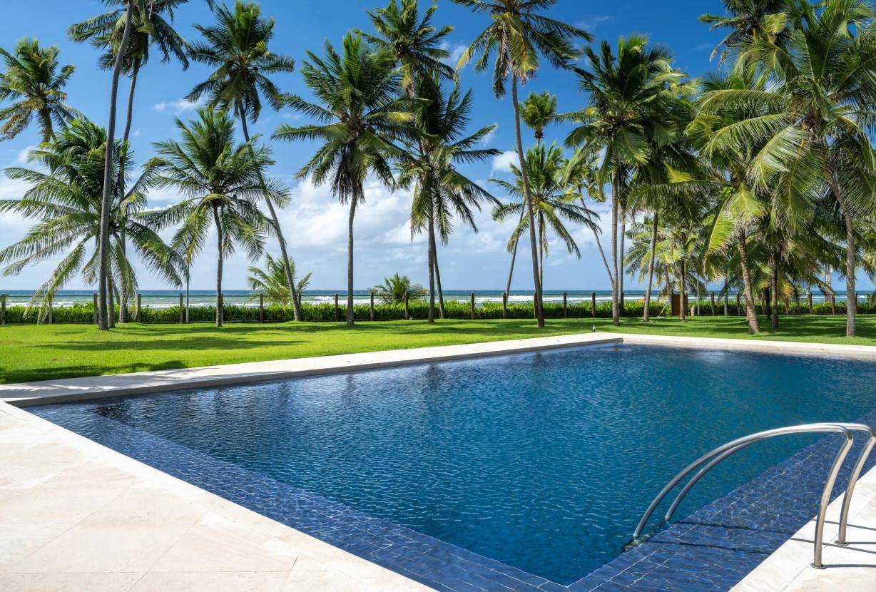 Casa com 5 Quartos à Beira-Mar à Venda em Praia Do Forte - BA - Brasil - 5